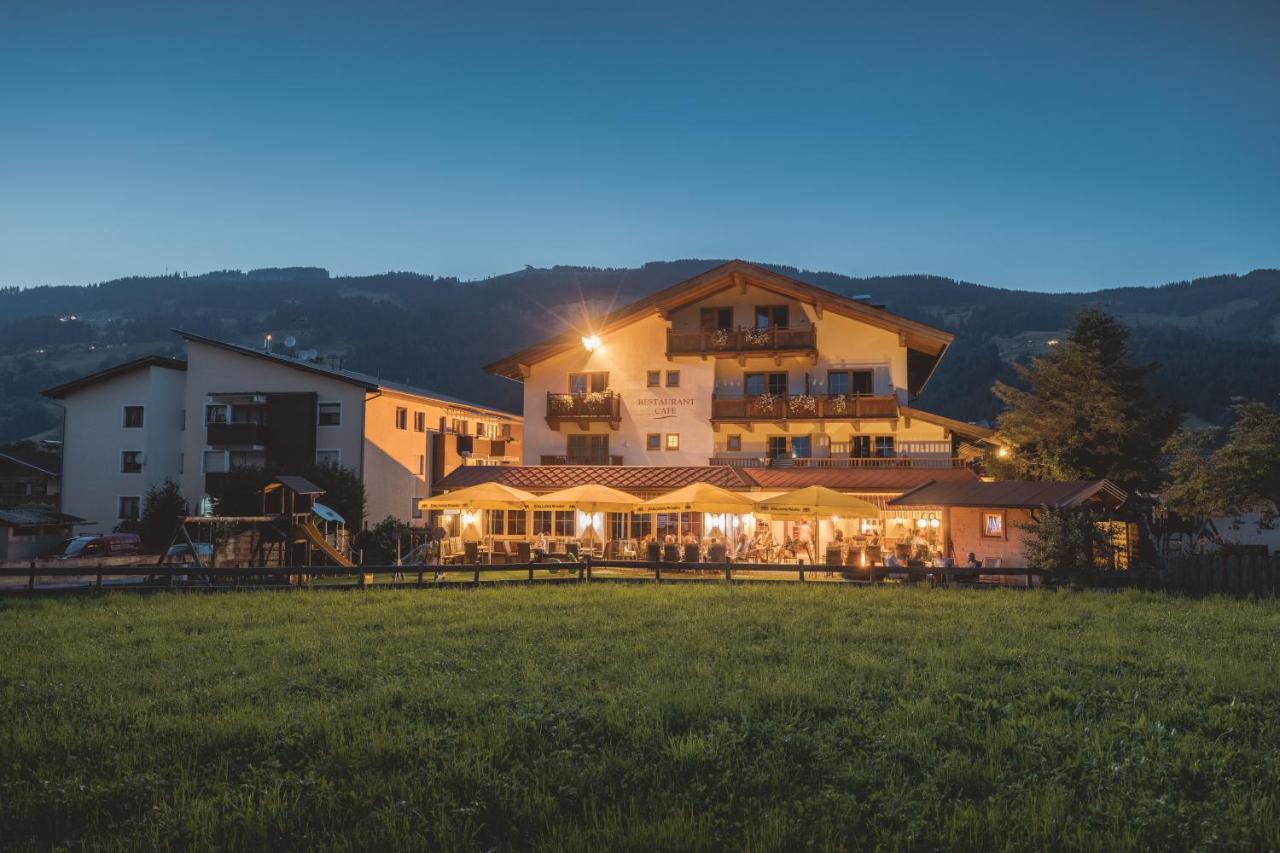 Loipenstubn Hotel Brixen im Thale Exterior photo